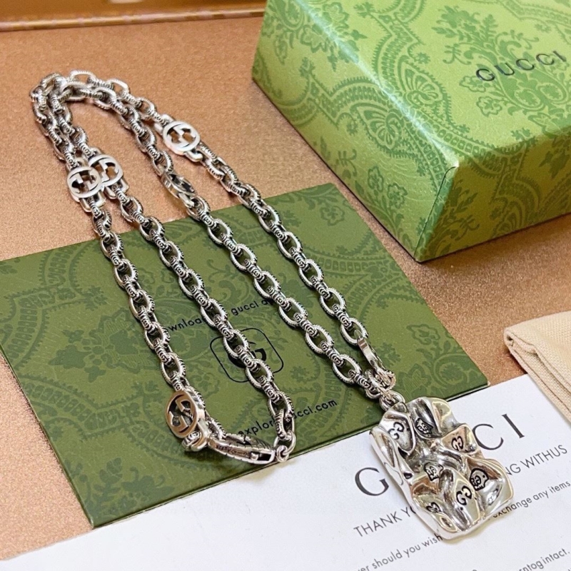 G*u*i necklaces
